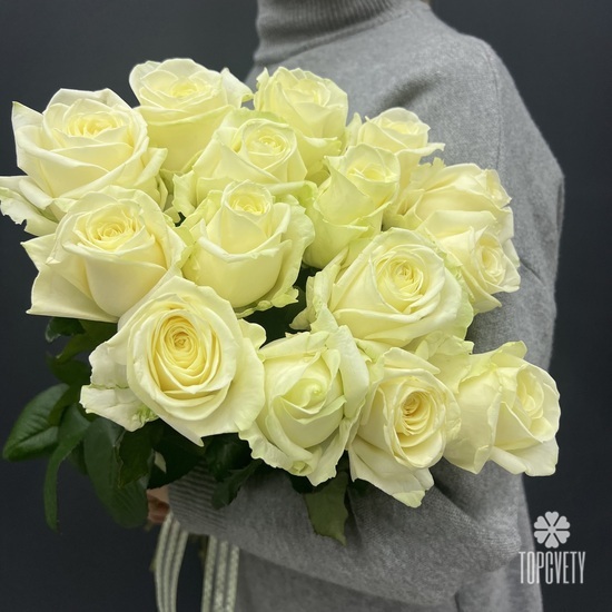 Букет из 15 белых роз  Аваланж 60 см 
