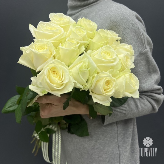 Букет из 15 белых роз  Аваланж 60 см 