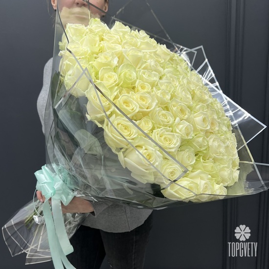 Букет из 101 белой розы Мондиаль 60см
