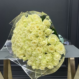 Букет из 101 белой розы Мондиаль 60см