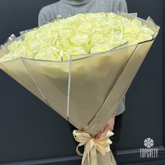 Букет из 51 белой розы Аваланж 70см
