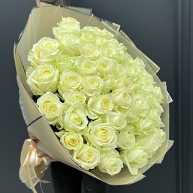 Букет из 51 белой розы Аваланж 70см