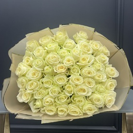 Букет из 51 белой розы Аваланж 70см