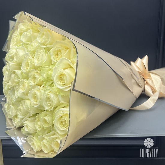 Букет из 51 белой розы Аваланж 70см