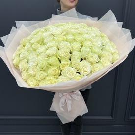 Букет из 101 белой розы Мондиаль 70см