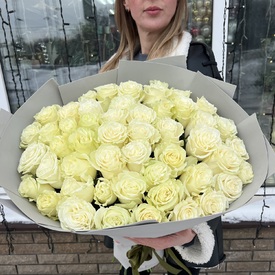 Букет из 51 белой розы Мондиаль 60см 