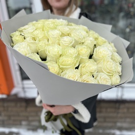 Букет из 51 белой розы Мондиаль 60см 