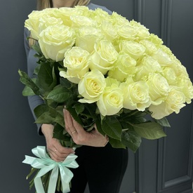 Букет из 51 белой розы Мондиаль 70см