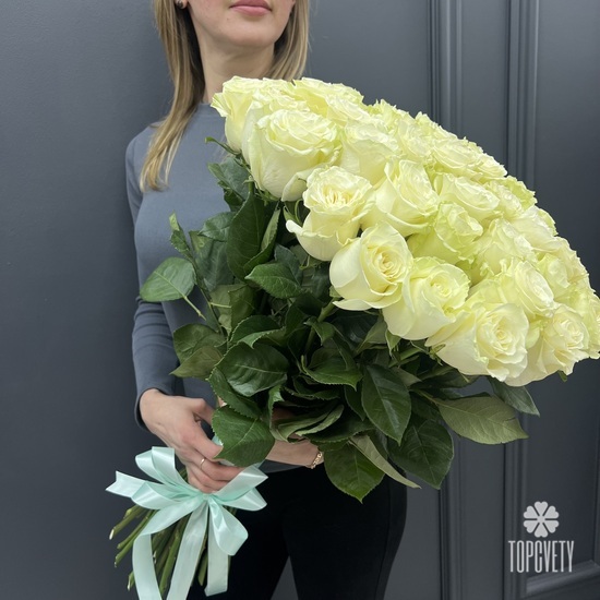 Букет из 51 белой розы Мондиаль 70см