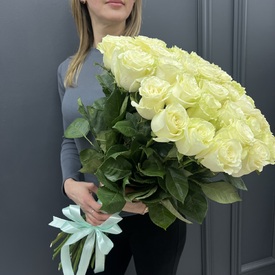 Букет из 51 белой розы Мондиаль 70см