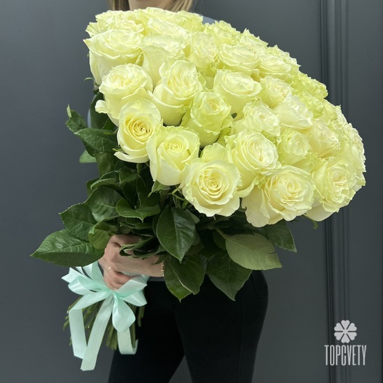 Букет из 51 белой розы Мондиаль 70см