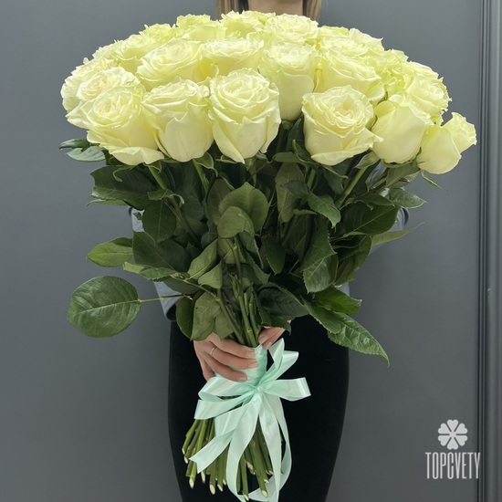 Букет из 51 белой розы Мондиаль 70см