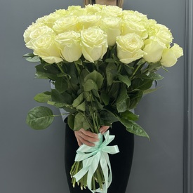 Букет из 51 белой розы Мондиаль 70см