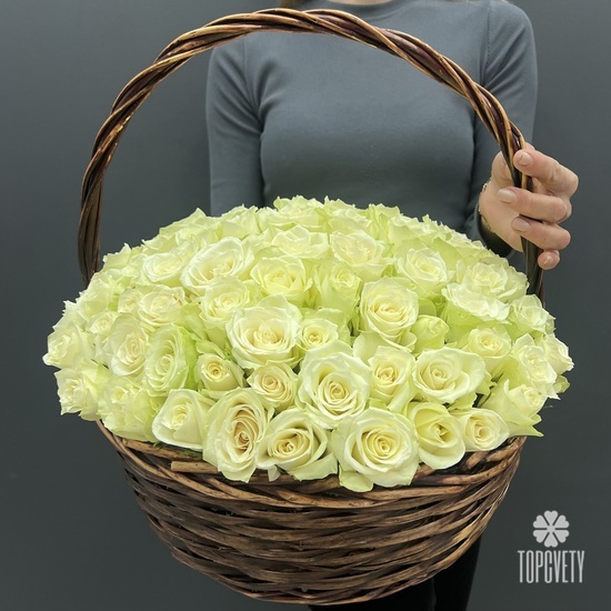 Букет из 101 белая роза в корзине