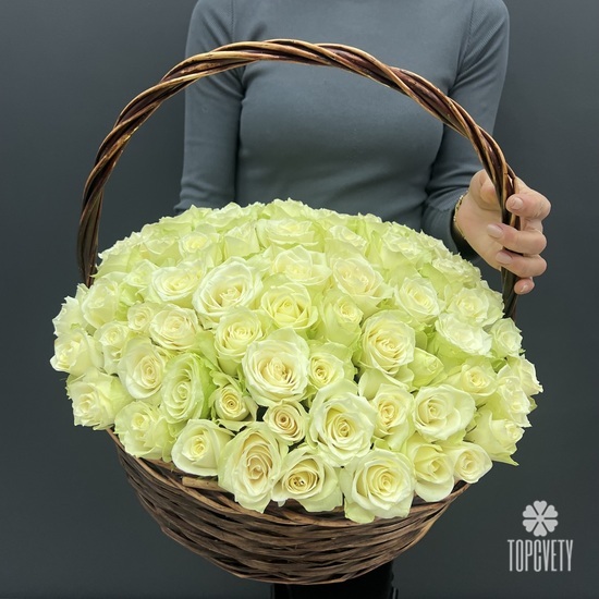Букет из 101 белая роза в корзине