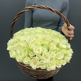 Букет из 101 белая роза в корзине