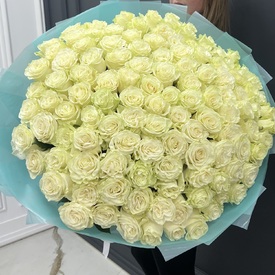 Букет из 101 белой розы Мондиаль 60см