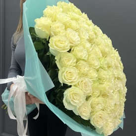 Букет из 101 белой розы Мондиаль 60см