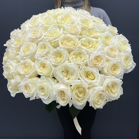 Букет из 51 белой пионовидных роз Кендл Лайт 60см