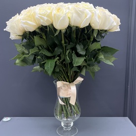 Букет из 51 белой пионовидных роз Кендл Лайт 60см