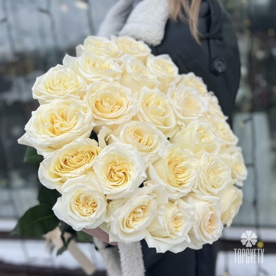 Букет из 25 белых роз Премиум 60см