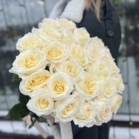 Букет из 25 белых роз Премиум 60см