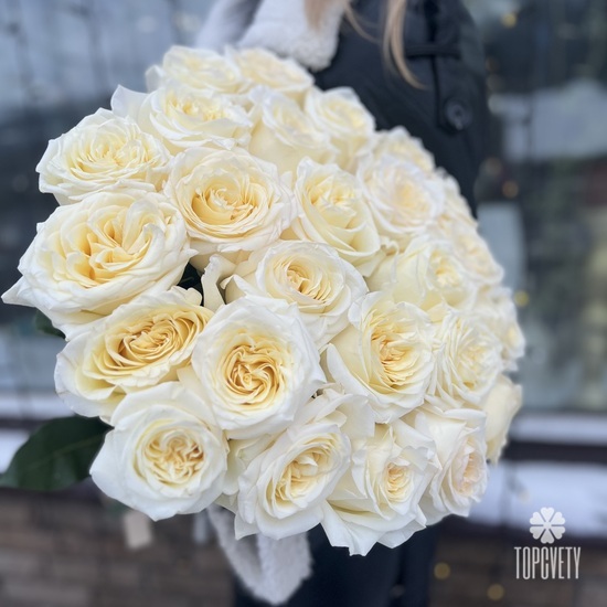 Букет из 25 белых роз Премиум 60см