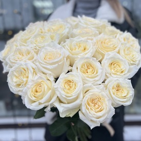 Букет из 25 белых роз Премиум 60см