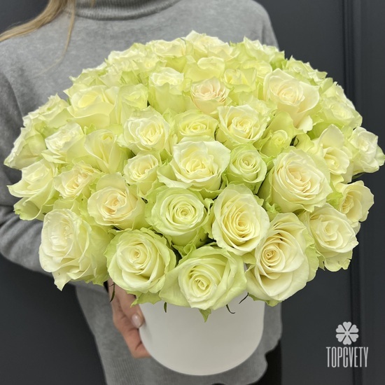 Композиция из 51 белая роза в коробке