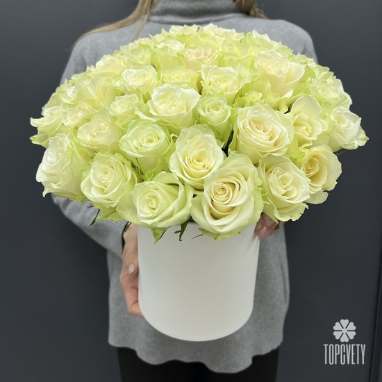 Композиция из 51 белая роза в коробке