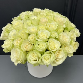 Композиция из 51 белая роза в коробке