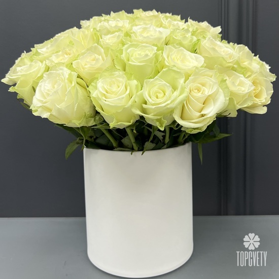 Композиция из 51 белая роза в коробке