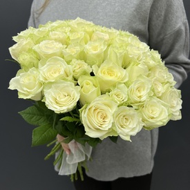 Букет из 51 белой розы 40см
