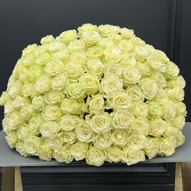 Букет из 101 белой розы Мондиаль 70см