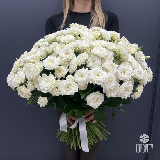 Букет из 101 белой кустовой  розы 50см