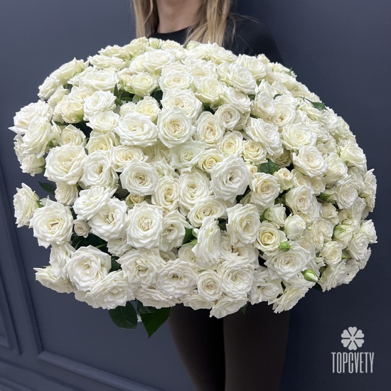 Букет из 101 белой кустовой  розы 50см