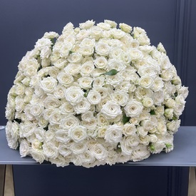 Букет из 101 белой кустовой  розы 50см
