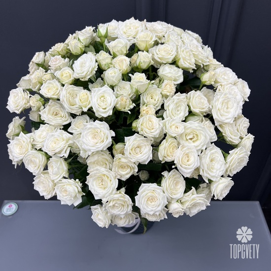 Букет из 51 белой кустовой розы 50см