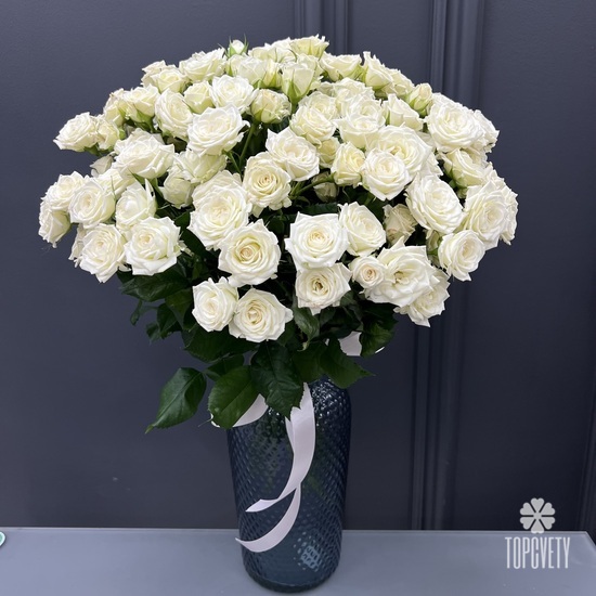 Букет из 51 белой кустовой розы 50см