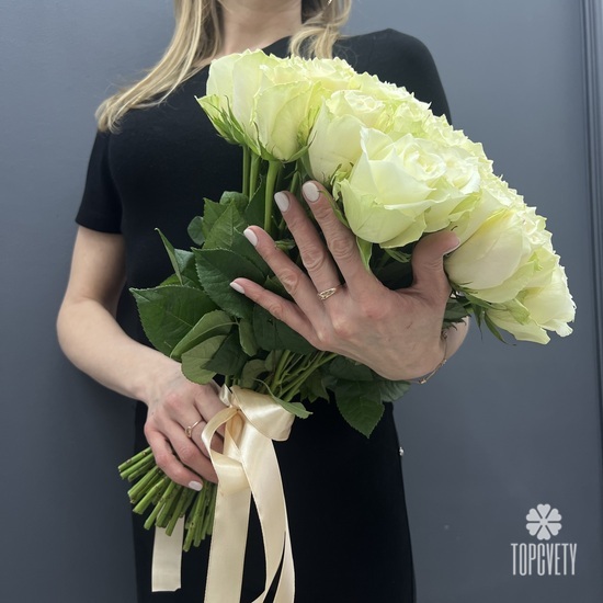 Букет из 51 белой розы 40см