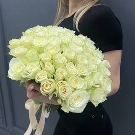 Букет из 51 белой розы 40см