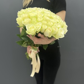 Букет из 51 белой розы 40см