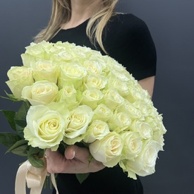 Букет из 51 белой розы 40см