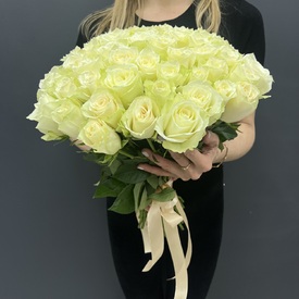 Букет из 51 белой розы 40см