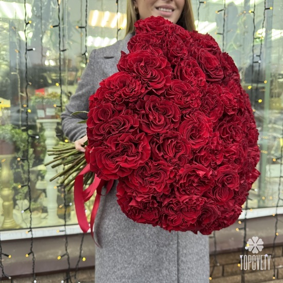 Букет из 51 красной розы пионовидной 60см