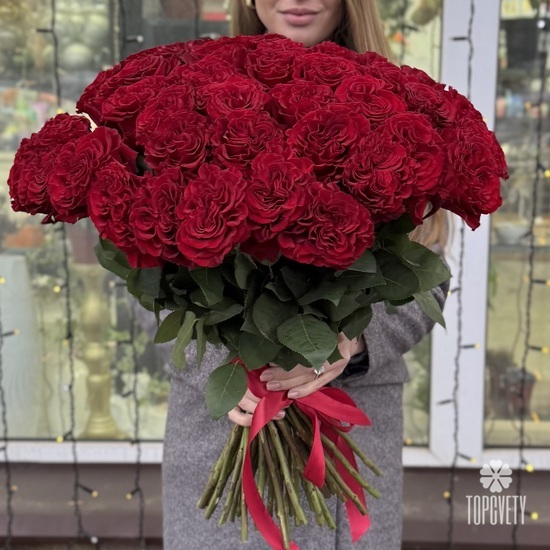 Букет из 51 красной розы пионовидной 60см