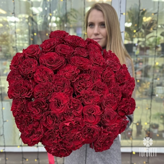 Букет из 51 красной розы пионовидной 60см