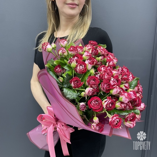 Букет из 25 красных кустовых роз 