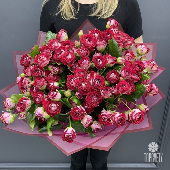 Букет из 25 красных кустовых роз 