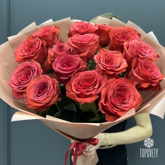Букет из 15 красных роз 60см